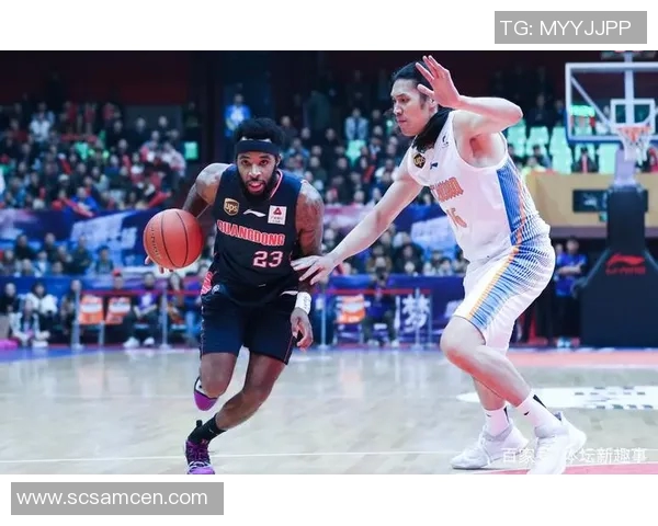 葛优与姚明意外相遇引发的幽默对话与篮球趣事分享